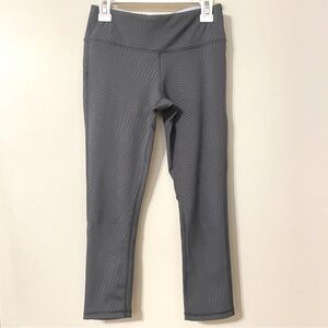 MARIKA SPORT Gray Embossed Stripes XS Capris Performance Leggings Pants